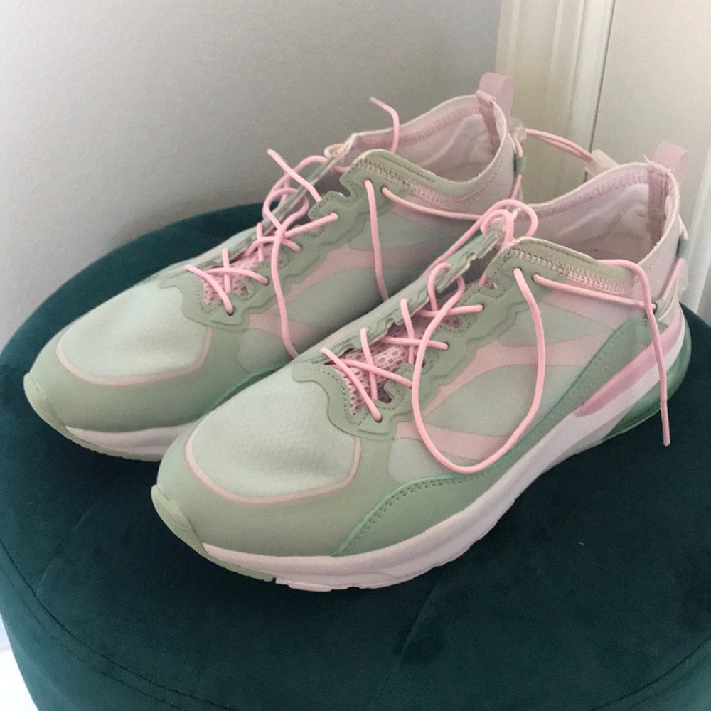 nwot adorable fabletics shoes